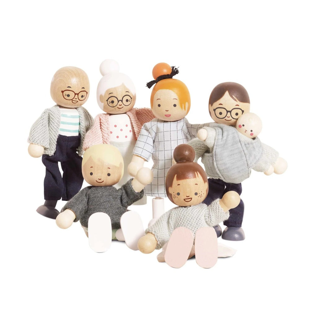 Wooden Dolls House Family Set - 7 Pieces